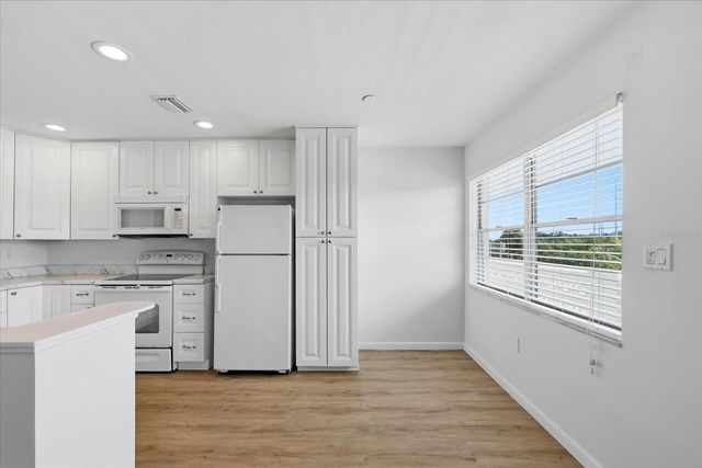 1001 77TH AVENUE N 307, St Petersburg, FL 33702