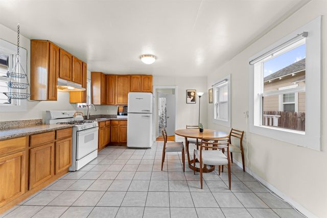 10430 Voltaire Ave, Oakland, CA 94603