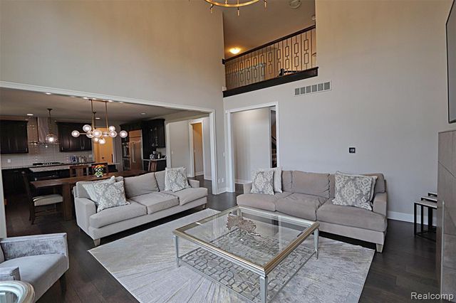 4966 Park Manor Drive, Troy, MI 48098