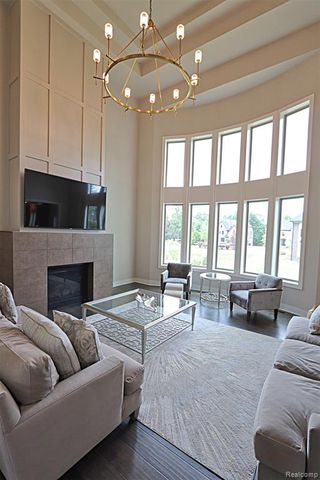 4966 Park Manor Drive, Troy, MI 48098