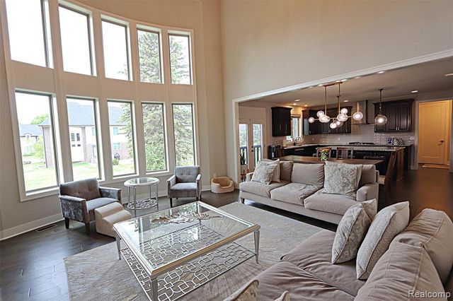 4966 Park Manor Drive, Troy, MI 48098