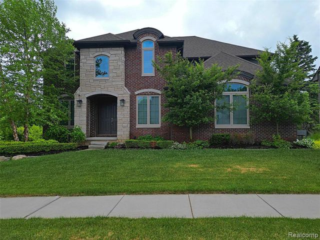 4966 Park Manor Drive, Troy, MI 48098