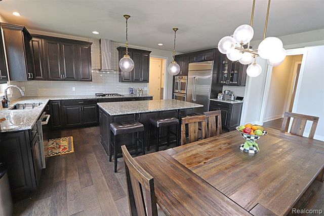 4966 Park Manor Drive, Troy, MI 48098