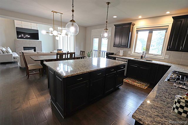 4966 Park Manor Drive, Troy, MI 48098