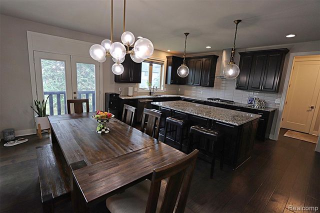 4966 Park Manor Drive, Troy, MI 48098