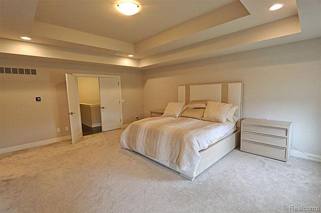 4966 Park Manor Drive, Troy, MI 48098