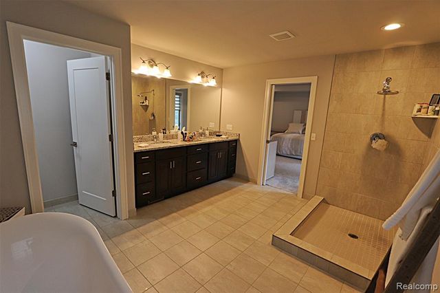 4966 Park Manor Drive, Troy, MI 48098
