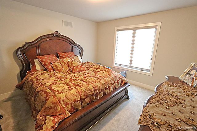 4966 Park Manor Drive, Troy, MI 48098