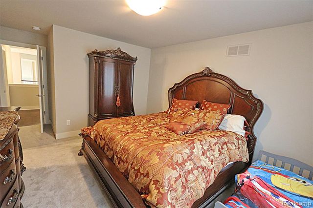 4966 Park Manor Drive, Troy, MI 48098