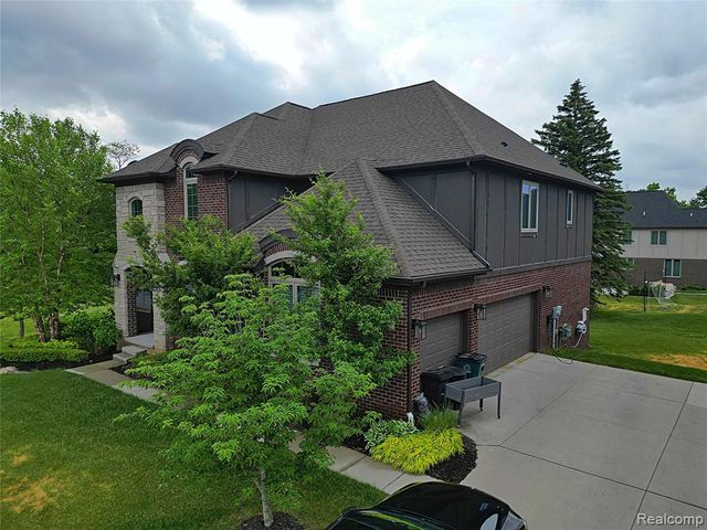 4966 Park Manor Drive, Troy, MI 48098
