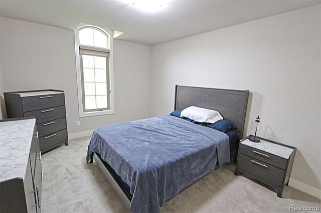4966 Park Manor Drive, Troy, MI 48098