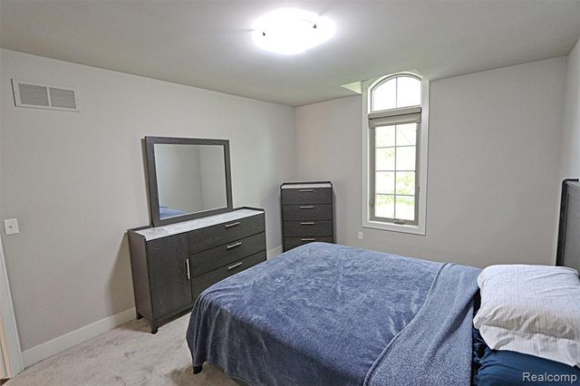 4966 Park Manor Drive, Troy, MI 48098