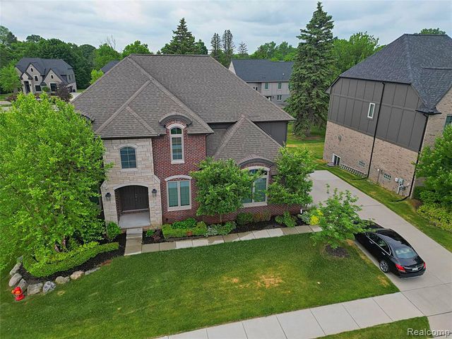 4966 Park Manor Drive, Troy, MI 48098
