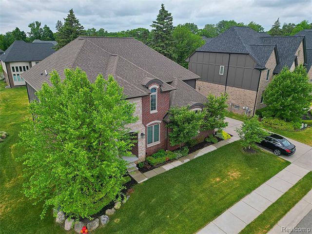 4966 Park Manor Drive, Troy, MI 48098