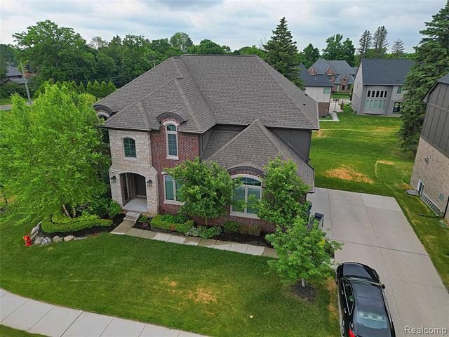 4966 Park Manor Drive, Troy, MI 48098
