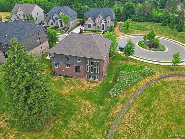 4966 Park Manor Drive, Troy, MI 48098