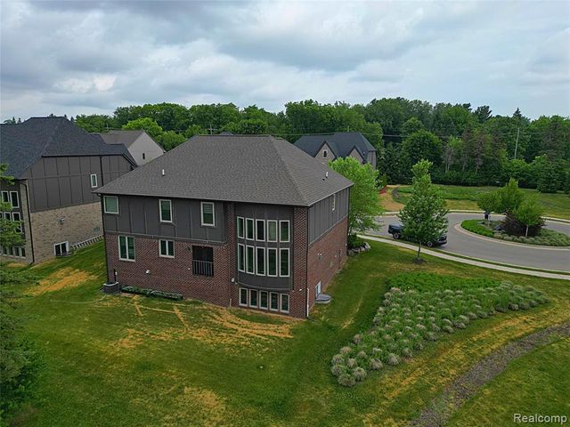4966 Park Manor Drive, Troy, MI 48098
