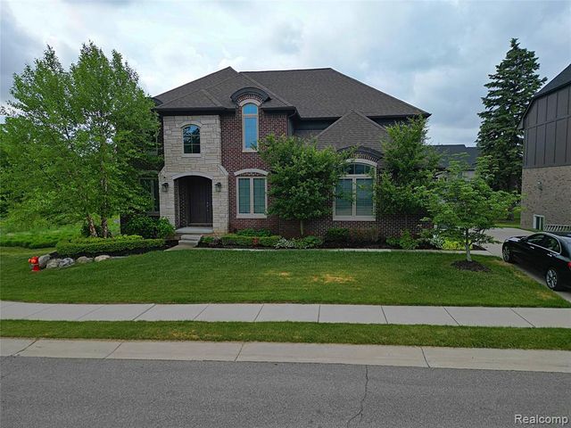 4966 Park Manor Drive, Troy, MI 48098