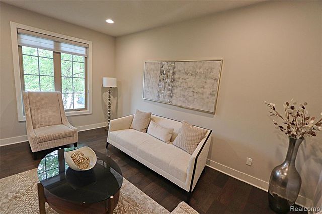 4966 Park Manor Drive, Troy, MI 48098