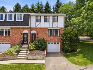 4400 Laurel Oak Drive, Hampton, PA 15101