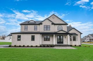 457 Pond Path, East Setauket, NY 11733