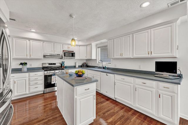 301 Indian Ridge DR, Moneta, VA 24121