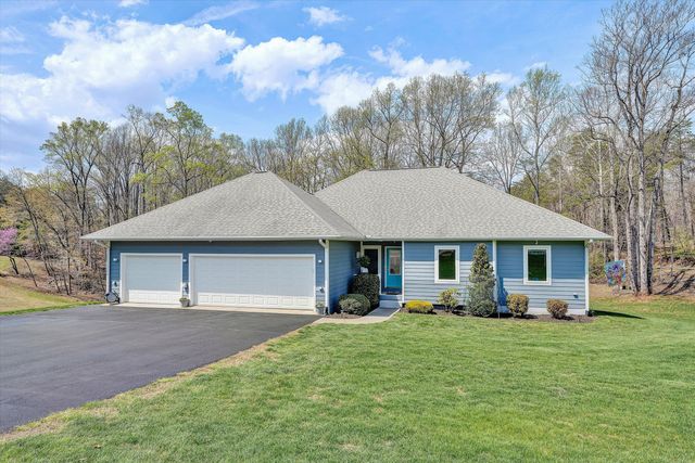 301 Indian Ridge DR, Moneta, VA 24121