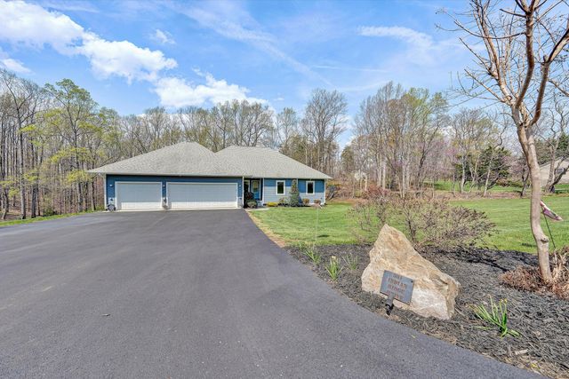 301 Indian Ridge DR, Moneta, VA 24121