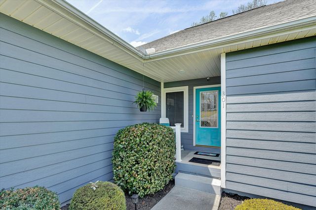 301 Indian Ridge DR, Moneta, VA 24121