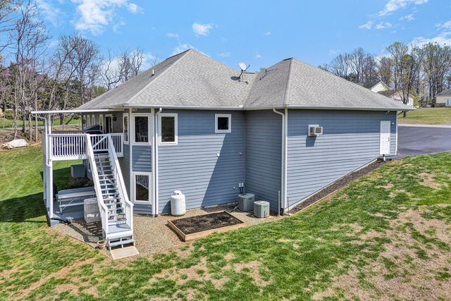 301 Indian Ridge DR, Moneta, VA 24121