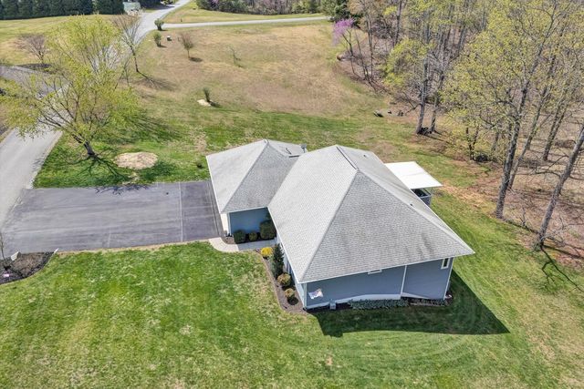 301 Indian Ridge DR, Moneta, VA 24121