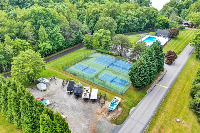 301 Indian Ridge DR, Moneta, VA 24121