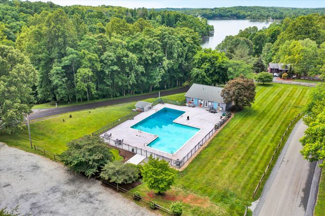 301 Indian Ridge DR, Moneta, VA 24121