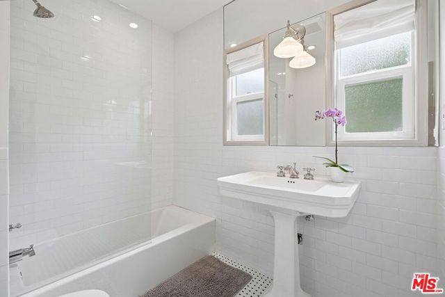 6418 Waring Avenue, Los Angeles, CA 90038