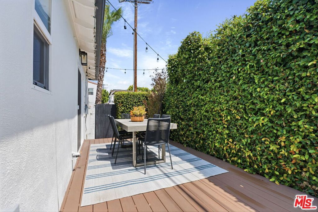 Image 11 of property listing at 6418 Waring Avenue, Los Angeles, CA 90038