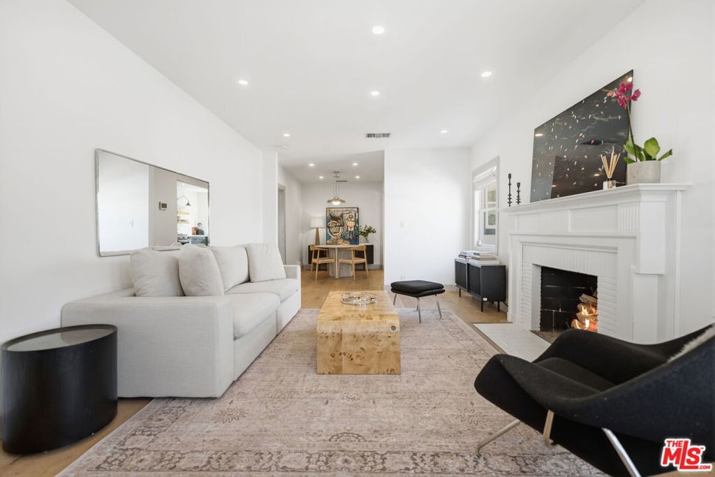 Image 3 of property listing at 6418 Waring Avenue, Los Angeles, CA 90038