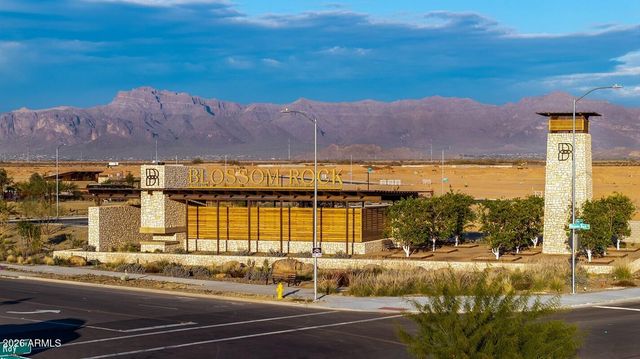 1128 W J WALTZ Way, Apache Junction, AZ 85120