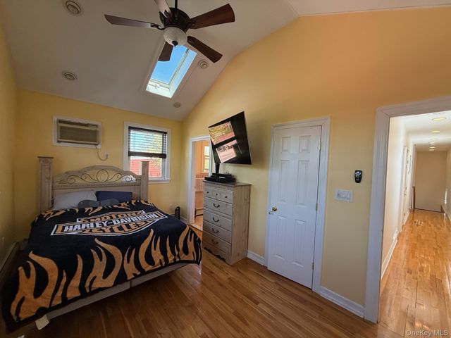 8835 75th Avenue, Glendale, NY 11385