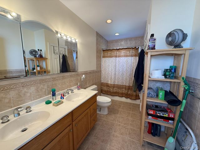 8835 75th Avenue, Glendale, NY 11385
