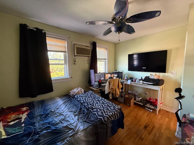 8835 75th Avenue, Glendale, NY 11385
