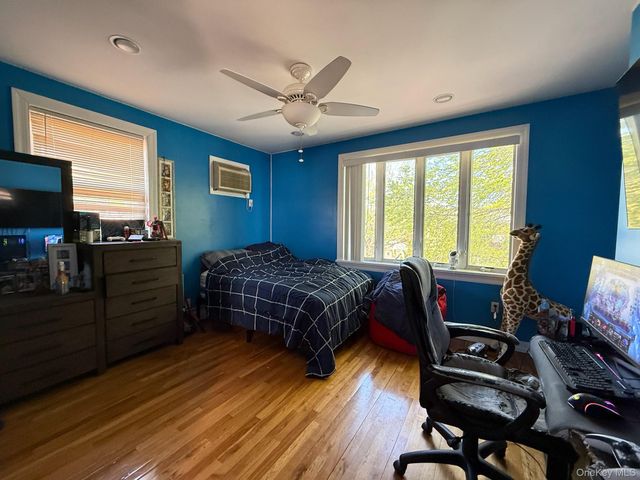 8835 75th Avenue, Glendale, NY 11385