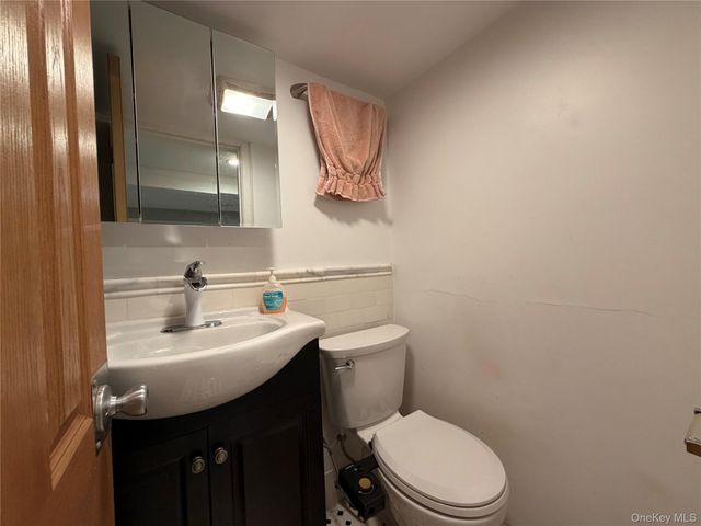 8835 75th Avenue, Glendale, NY 11385