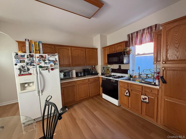 8835 75th Avenue, Glendale, NY 11385