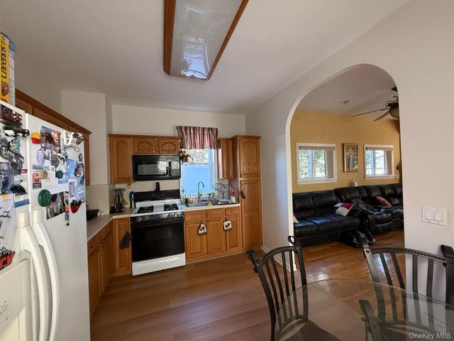 8835 75th Avenue, Glendale, NY 11385