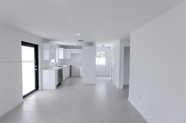 9151 NW 32 Ave, Miami, FL 33147