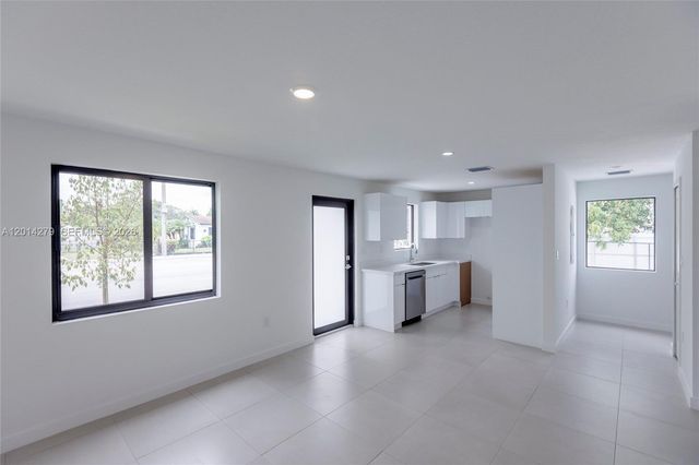 9151 NW 32 Ave, Miami, FL 33147