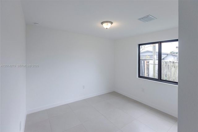 9151 NW 32 Ave, Miami, FL 33147