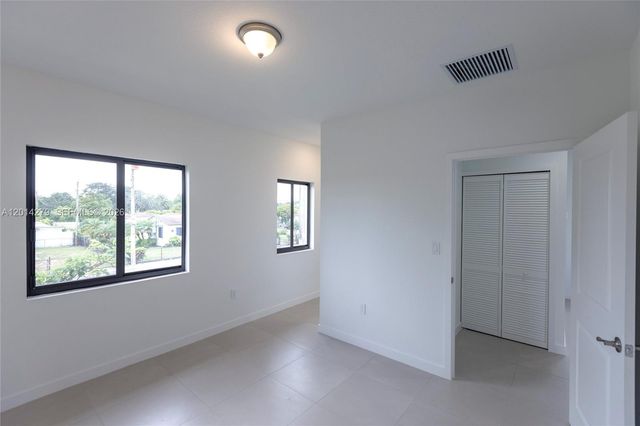 9151 NW 32 Ave, Miami, FL 33147