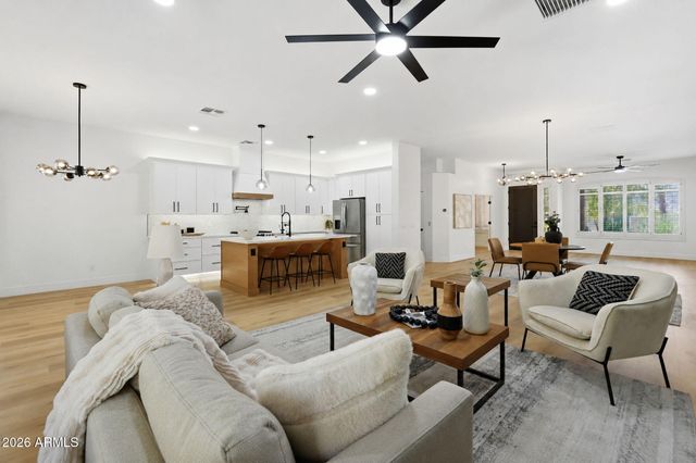 15221 S 18TH Avenue, Phoenix, AZ 85045