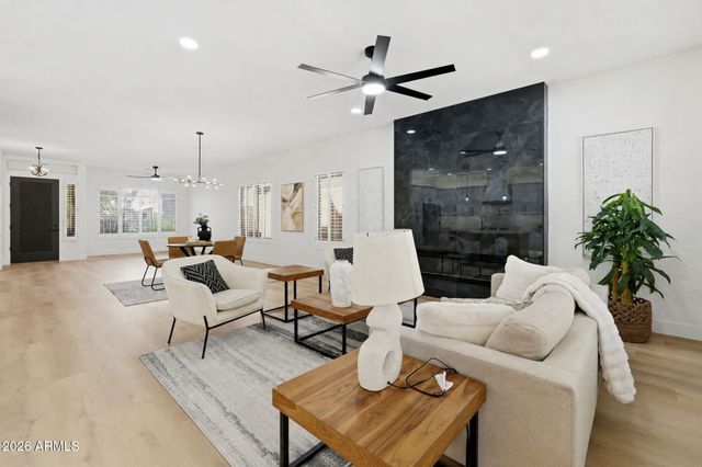 15221 S 18TH Avenue, Phoenix, AZ 85045